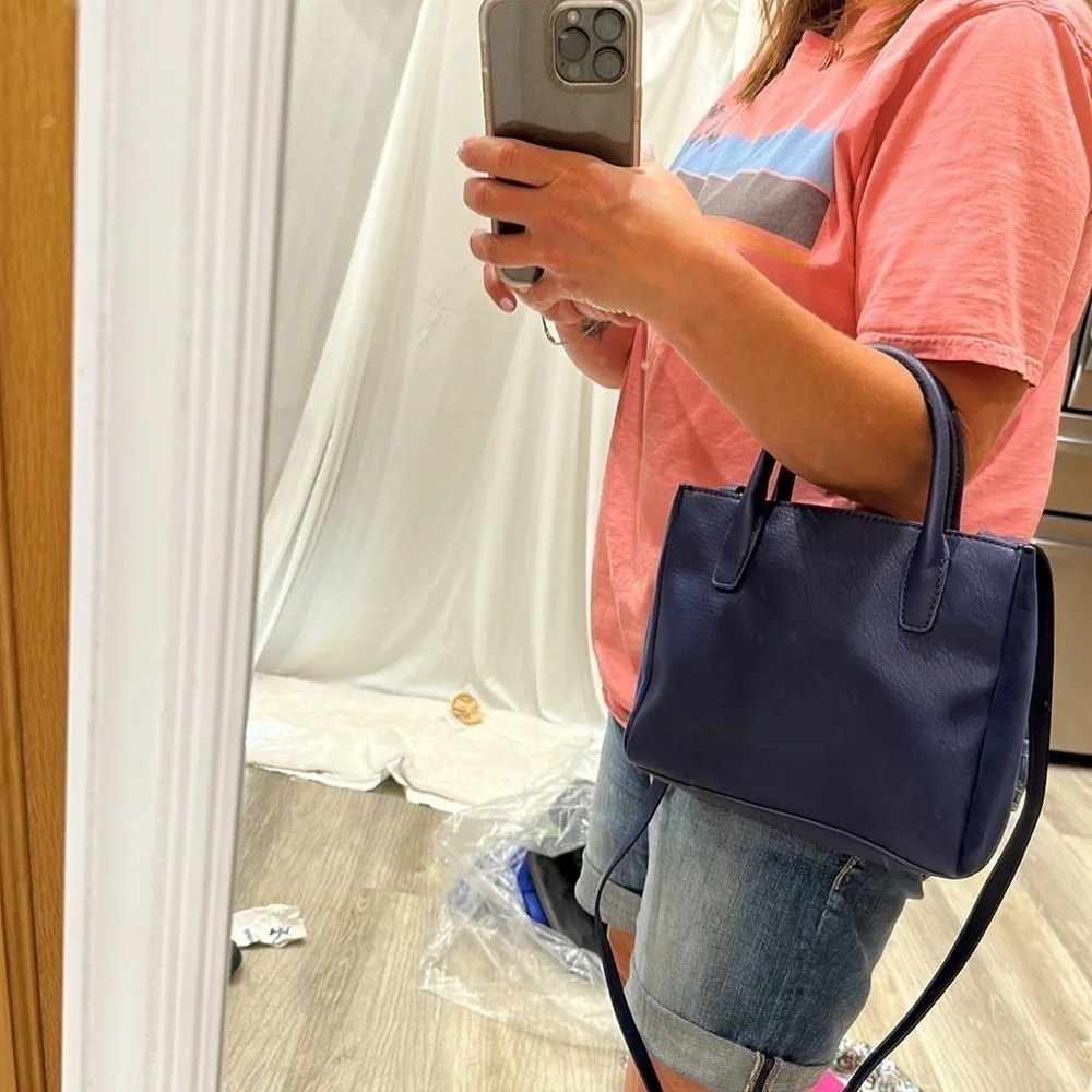 Lauren Conrad blue cross body excellent condition